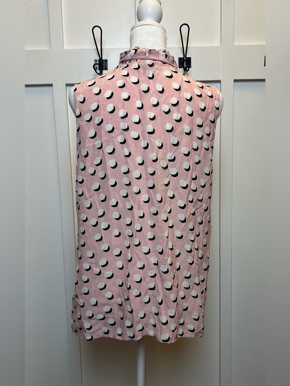 Talbots Siz Medium Sleeveless Blouse Polka Dot Top AOP Old Money Academia Preppy - Picture 7 of 9